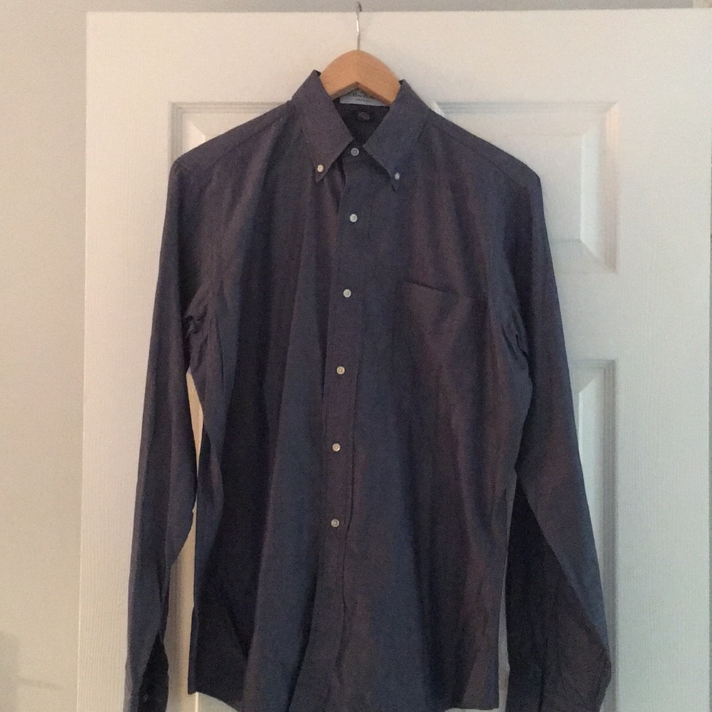 Men’s button down collared dress shirt